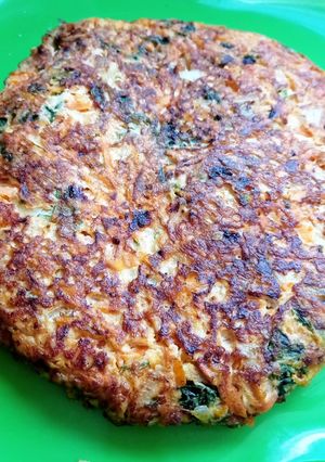 Una foto de Tortilla de hojas de apio y zanahoria