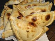 Una foto de empanadas microondas