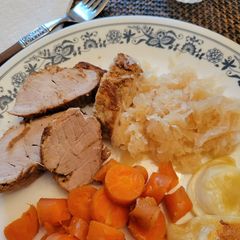 A picture of Crockpot Pork and Sauerkraut.