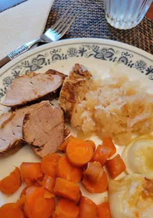 A picture of Crockpot Pork and Sauerkraut.