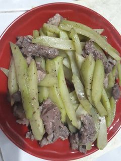 Hình của món Su su xào thịt bò.