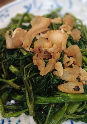 Hình của món Rau muống xào tóp mỡ.