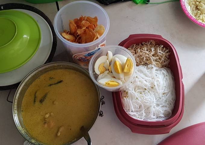 Soto ayam kuah santan