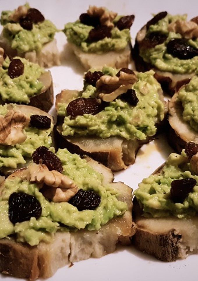 Una foto de Bocaditos de boniato y aguacate