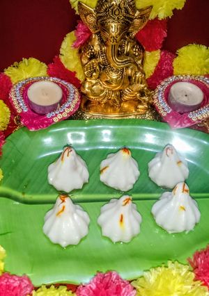 उकडीचे मोदक (गणेश चतुर्थी स्पेशल) रेसिपी मुख्य फोटो