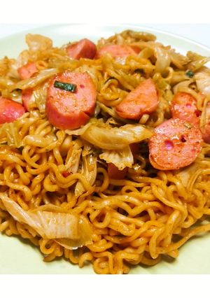 รูปของ 🍝มาม่าเผ็ดไส้กรอกนมชมพู🍥