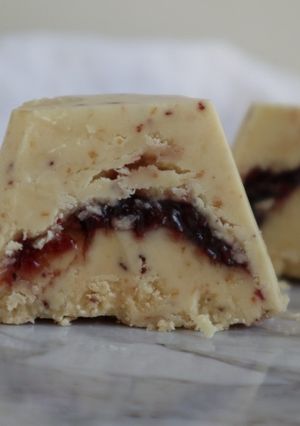 Une photo de Chocolat blanc à la confiture
