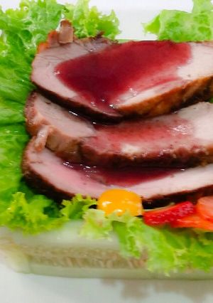 Una foto de Lomo ancho de cerdo en salsa de uva Isabella