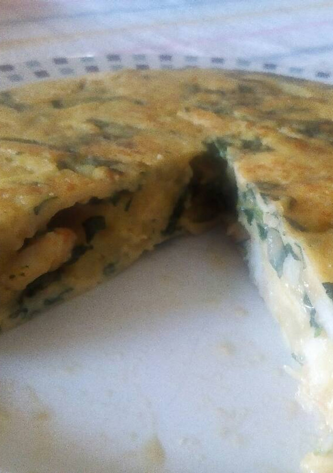 Una foto de Tortilla española con espinacas y langostinos
