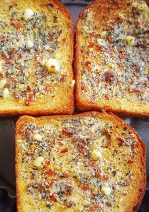 বেসিল গার্লিক টোস্ট(basil garlic toast recipe in bengali) রেসিপির প্রধান ছবি