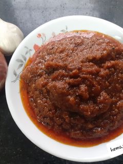 कांद्याची चटणी (kandyachi chutney recipe in marathi) रेसिपी चे मुख्य फोटो 