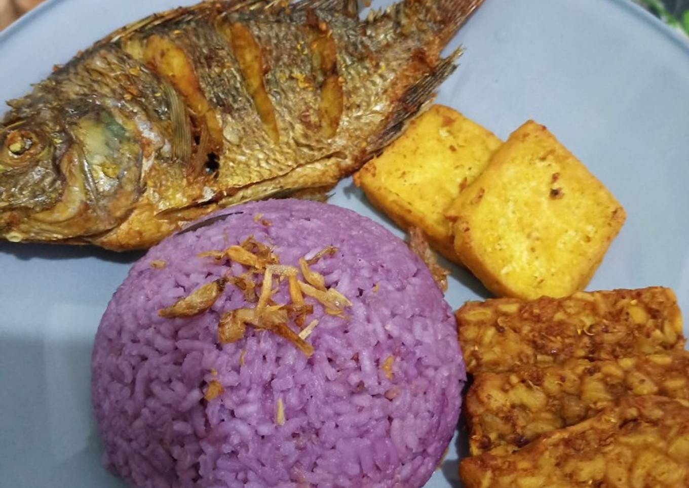 Ini nasi ungu