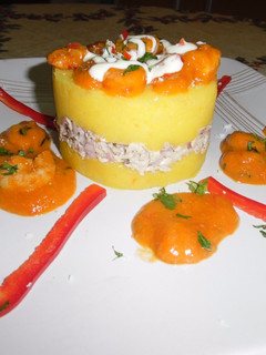 Una foto de Causa rellena de pescado con salsa de langostinos | James Salaz