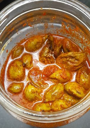 A picture of Vadumanga (mango pickle).