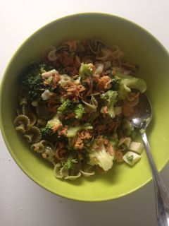 Una foto de Ensalada de brócoli y pasta
