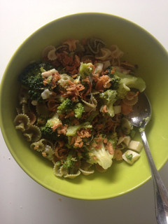 Una foto de Ensalada de brócoli y pasta