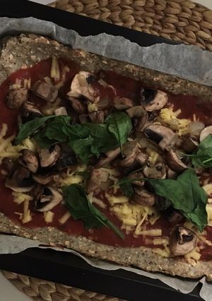 Foto di Pizza vegana con base di cavolfiore