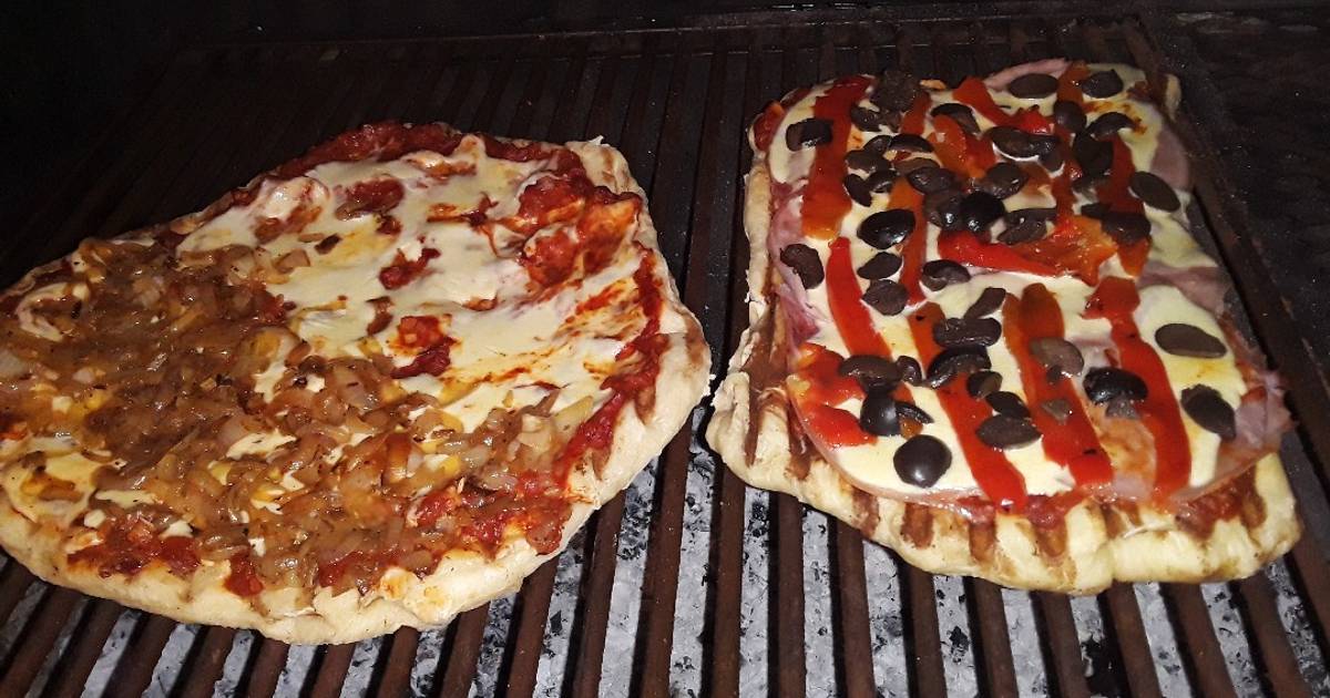 Pizza a la parrilla 👌🍕🍕🍻 de Coronel 🖤- Cookpad