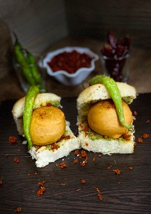 A picture of Mumbaiya Vada Pav.