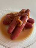 Salchichas frescas al vino tinto