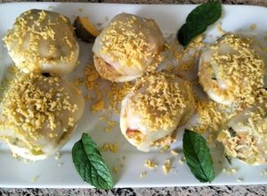 Foto principal de Huevos rellenos templados con cobertura de queso gratinado