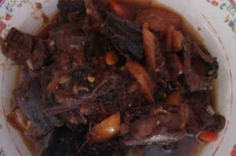 Langkah Mudah untuk Membuat Ikan asin tongkol pedas asem yang Enak