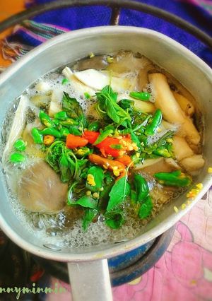 รูปของ ต้มเห็ดแบบแซ่บๆง่ายๆ เฮงเฮงเฮง