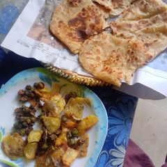 A picture of Bhindi aloo fry with paratha.