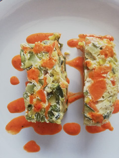 Foto principal de Budín de zanahorias y judías verdes con salsa de piquillo