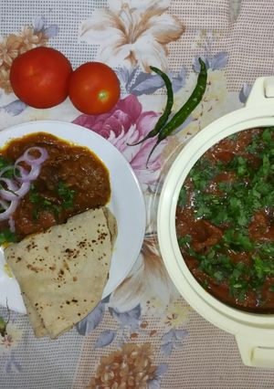 A picture of Tomato Mutton Curry.