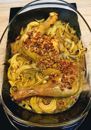 Une photo de Poulet Rôti au Safran Noisettes et miel by Ottolenghi