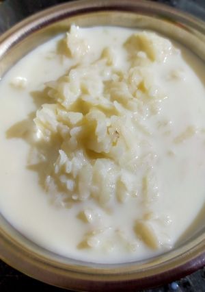 A picture of Milk & Poha.