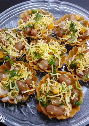 A picture of Peanuts Basket Chaat.