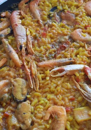 Una foto de Paella de mariscos