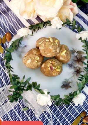 A picture of Panjeeri laddu.
