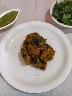 મેથી અને દુધી ના મુઠીયા (Methi Dudhi Muthia Recipe In Gujarati) રેસીપી મુખ્ય ફોટો
