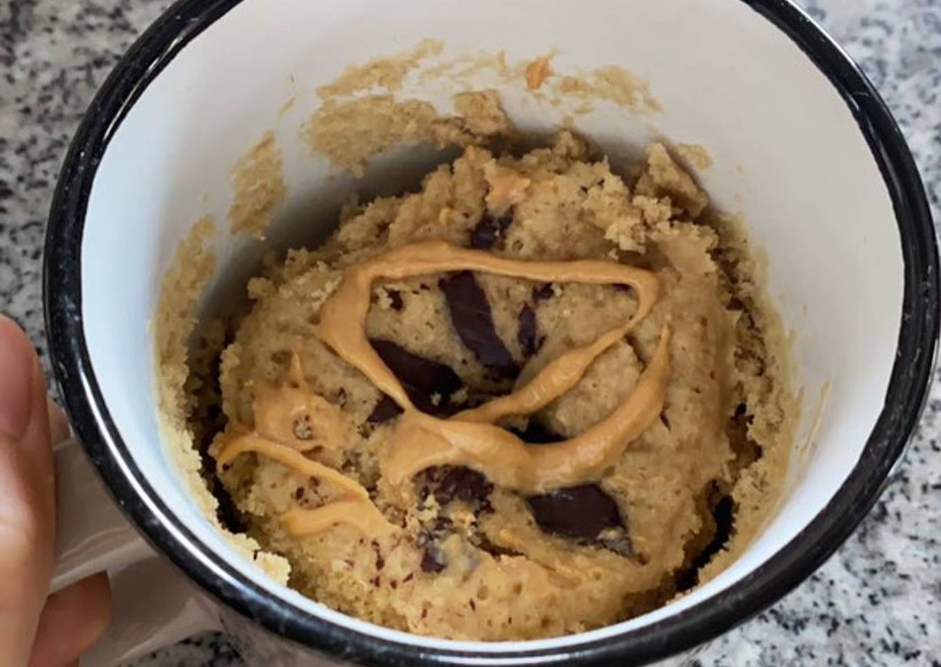 Tortita en taza saludable de vainilla sin huevo