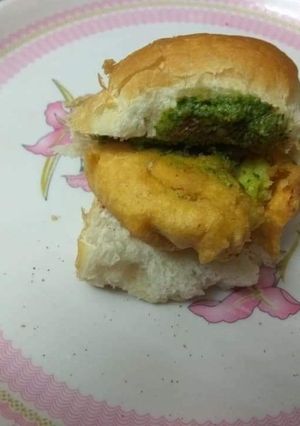 A picture of Rj special Wada pav.