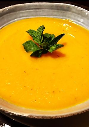 Una foto de Puré de zanahoria, chirivia y nabicol con menta y jengibre en mambo Cecotec