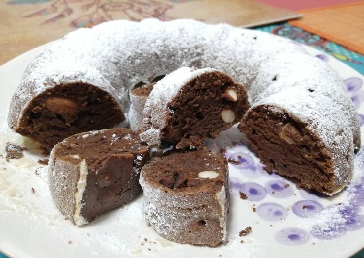 Queque de chocolate, almendras y nueces