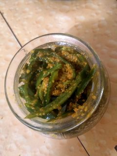 રાઈ વાળા મરચાં નું અથાણું (Rai Vala Marcha Athanu Recipe In Gujarati) રેસીપી મુખ્ય ફોટો