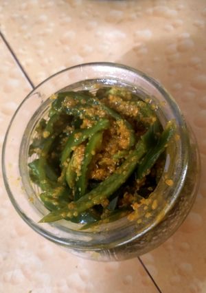 રાઈ વાળા મરચાં નું અથાણું (Rai Vala Marcha Athanu Recipe In Gujarati) રેસીપી મુખ્ય ફોટો