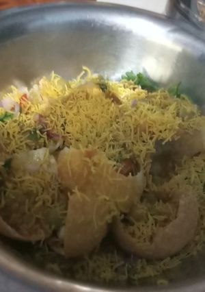 A picture of Green Peas Masala Puri- Chennai Special.