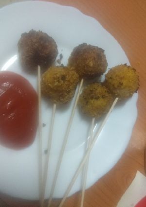 Una foto de Piruletas de jamón y queso