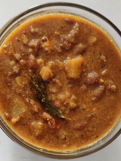 உருளைக்கிழங்கு டபுள் பீன்ஸ் மசாலா குழம்பு (Potato double beans masala gravy) செய்முறை முக்கிய புகைப்படம்