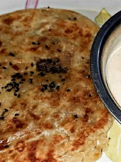 আলু কুলচা(Aloo kulcha recipe in bengali) রেসিপির প্রধান ছবি