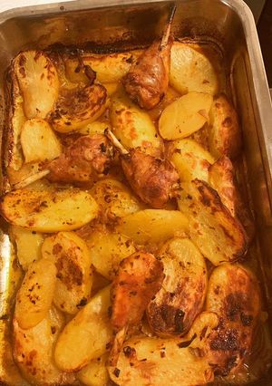 Une photo de Pilons de poulet et pommes de terre au four