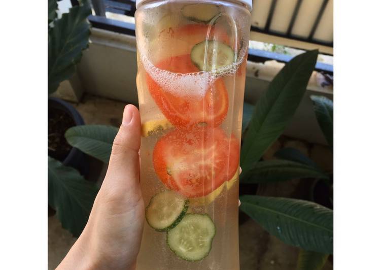 Langkah Mudah untuk Menyiapkan Infused water lemon tomat timun madu 🍋🍅🥒🍸🍯 yang Bisa Manjain Lidah