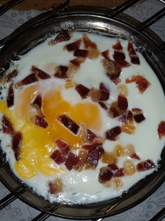 Una foto de Huevo con jamón serrano al micro