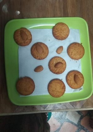 ऑरेंज आटा बिस्कुट (orange atta biscuit recipe in Hindi) रेसिपी मुख्य फोटो
